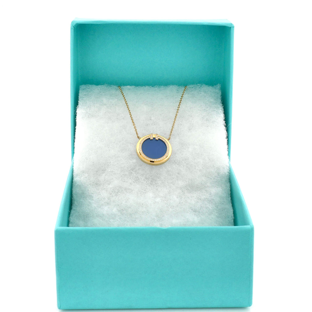 T Circle Pendant Necklace 18K Yellow Gold with Agate and Diamonds Large