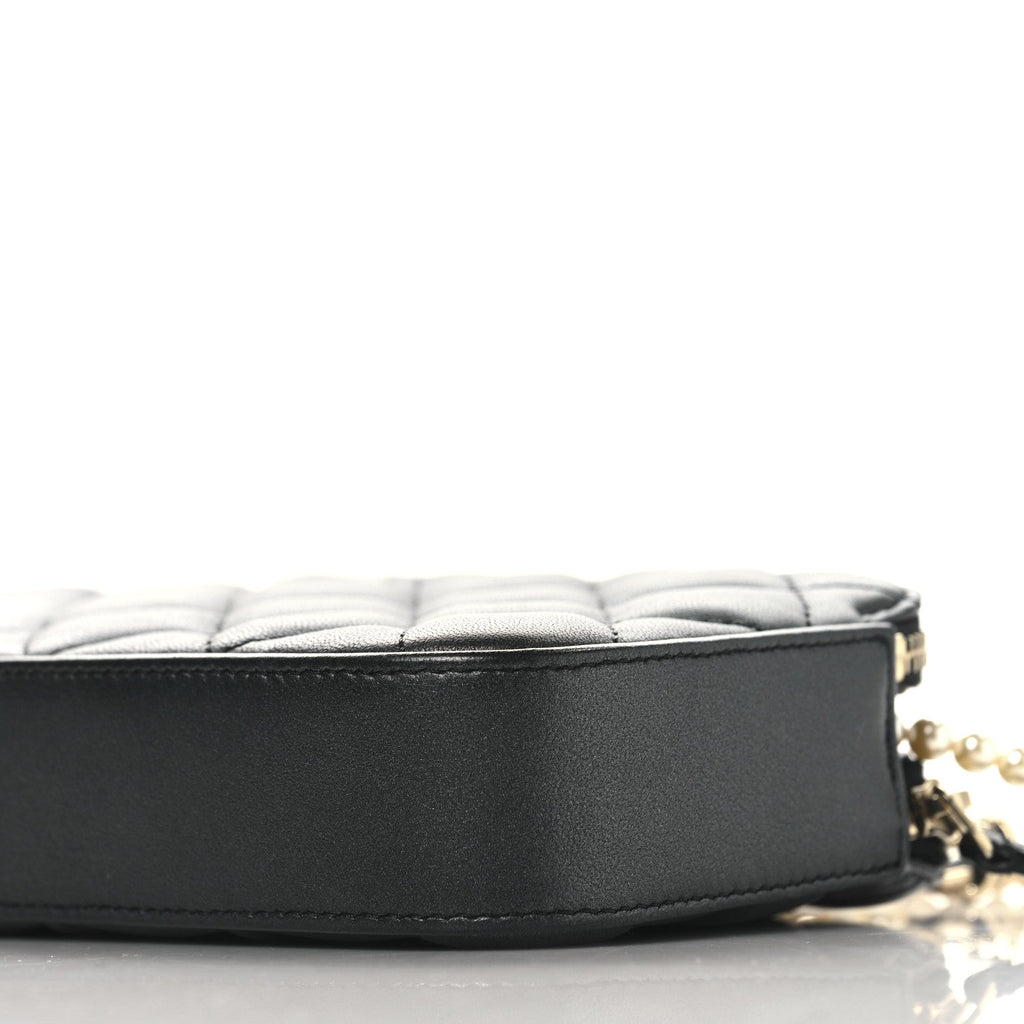 Iridescent Lambskin Quilted Pearl Clutch With Chain Black
