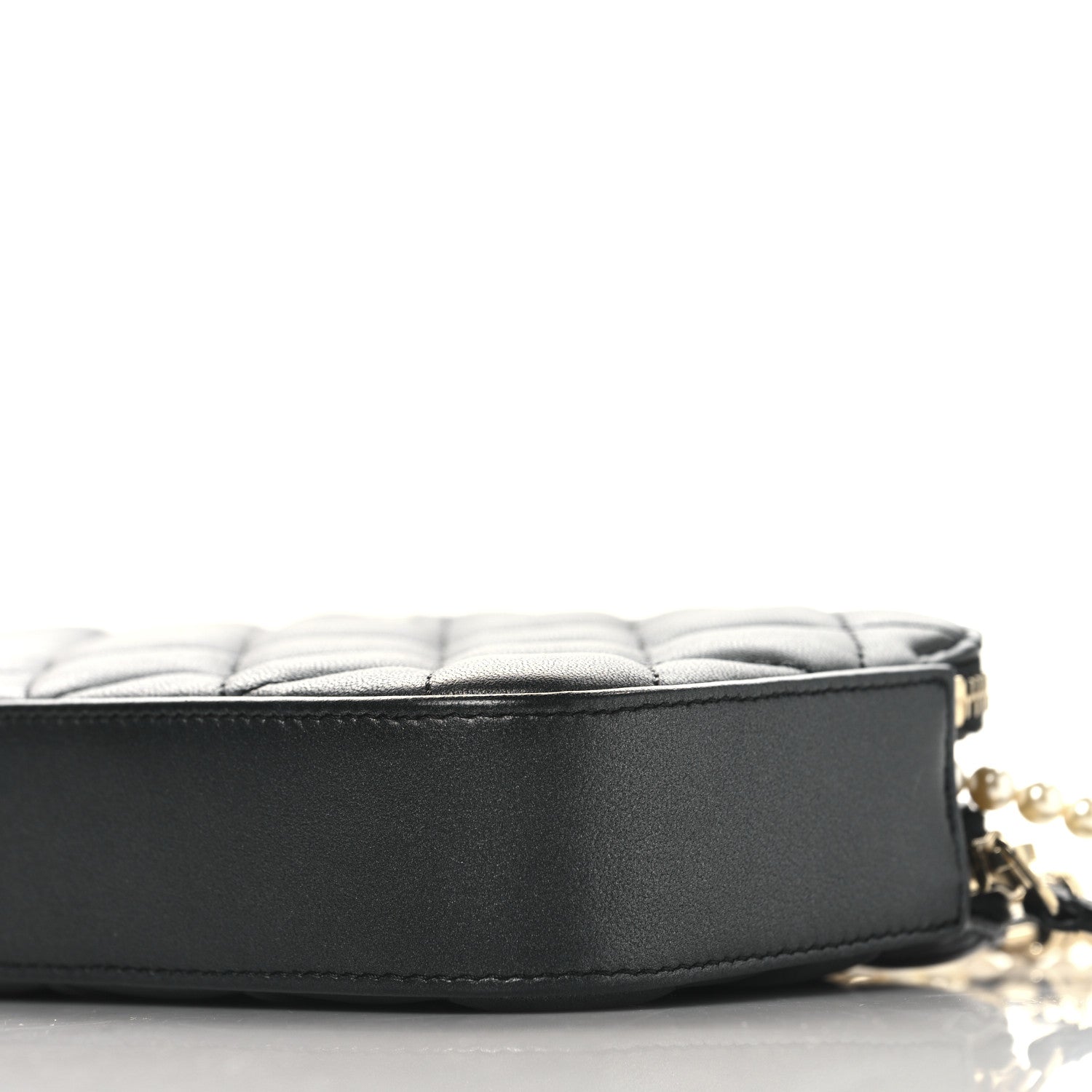 Iridescent Lambskin Quilted Pearl Clutch With Chain Black