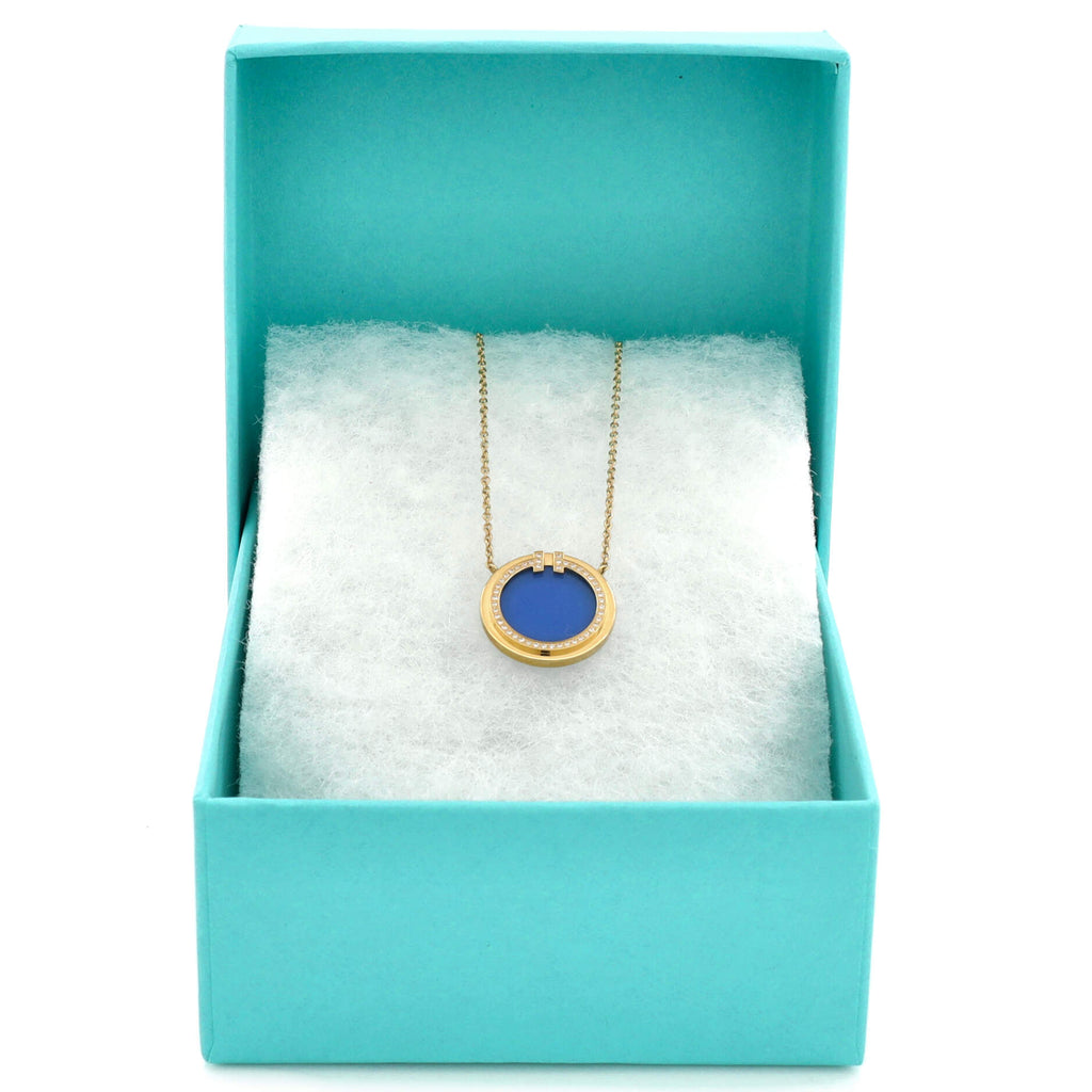 T Circle Pendant Necklace 18K Yellow Gold with Agate and Diamonds Large
