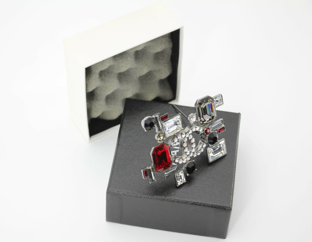 Chanel Vintage 05P Rhinestone Geometric Black And Red Silver Tone Brooch