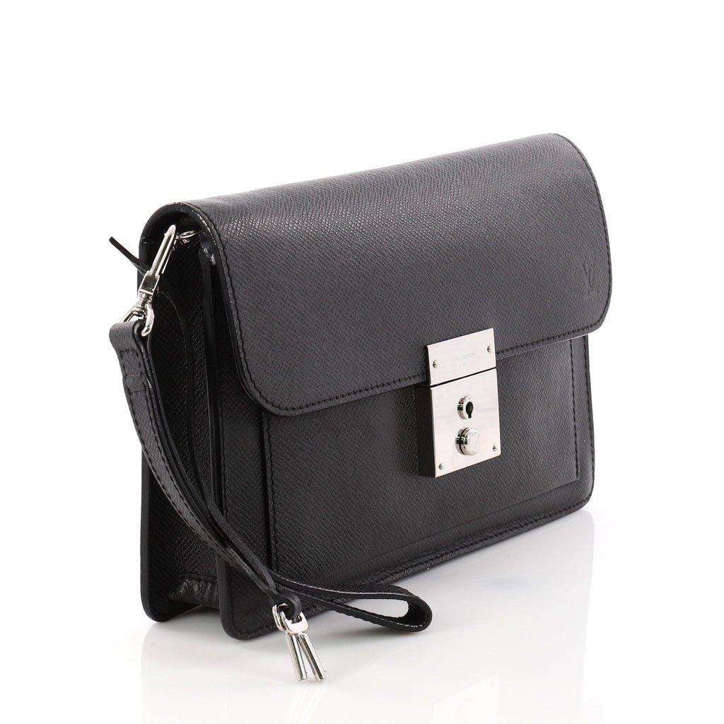 Neo Belaia Clutch Taiga Leather