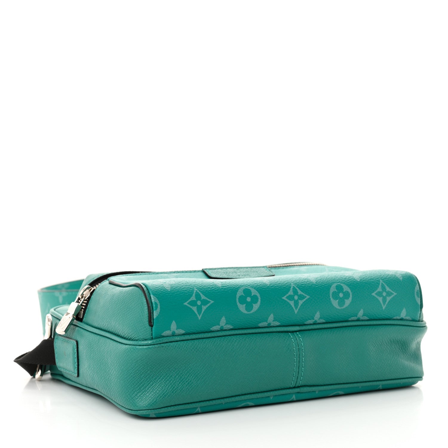 Taiga Monogram Outdoor Messenger Vert