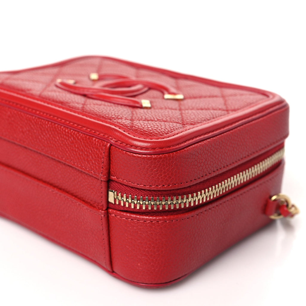 Caviar Quilted Small CC Filigree Vanity Case Red