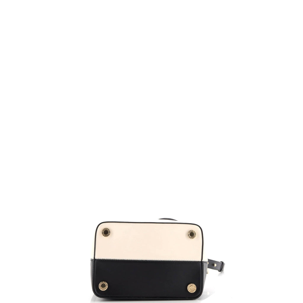 B.Zero1 Bucket Bag Leather
