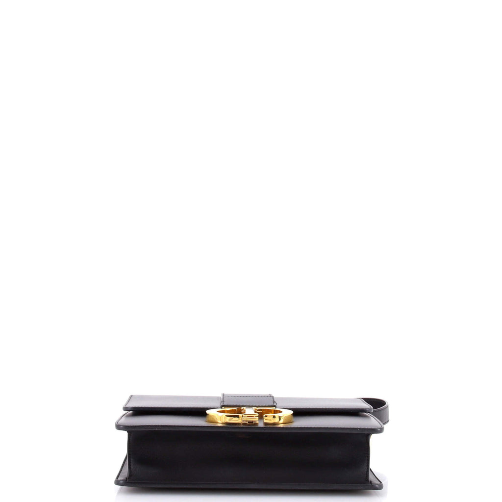 30 Montaigne Flap Bag Leather