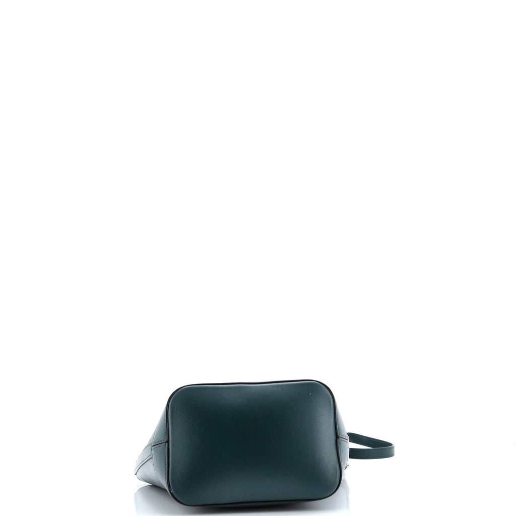 Cuir Triomphe Bucket Bag Leather Small