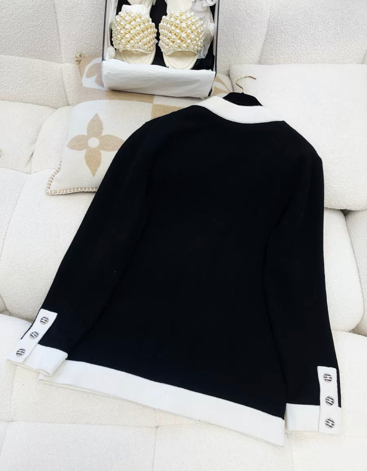 Chanel 24C black and white cashmere igan size 36