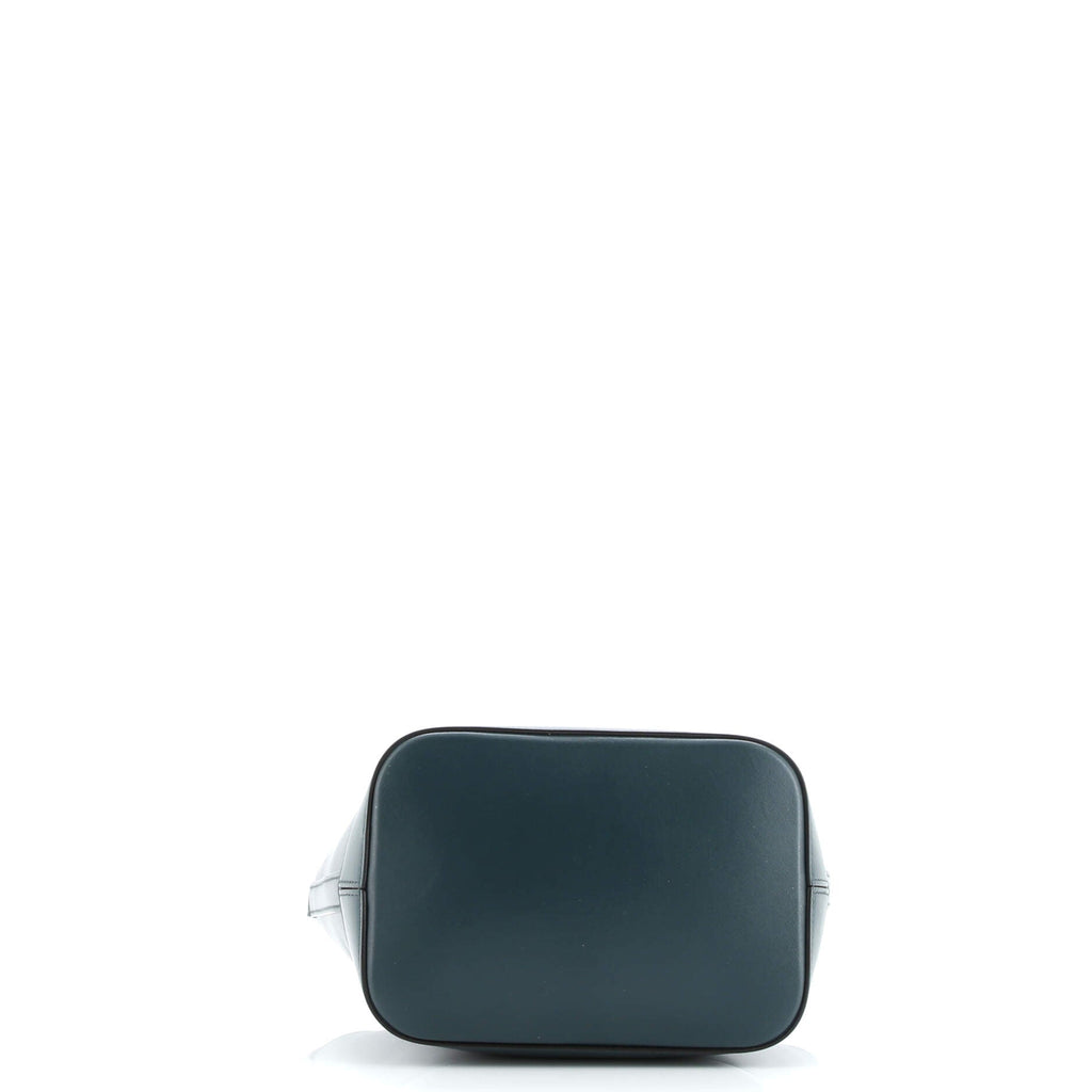 Cuir Triomphe Bucket Bag Leather Small