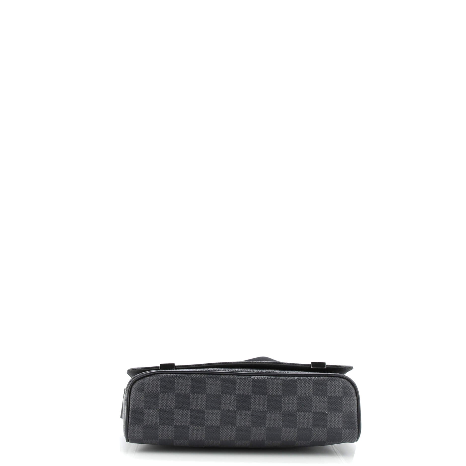 District NM Messenger Bag Damier Graphite PM