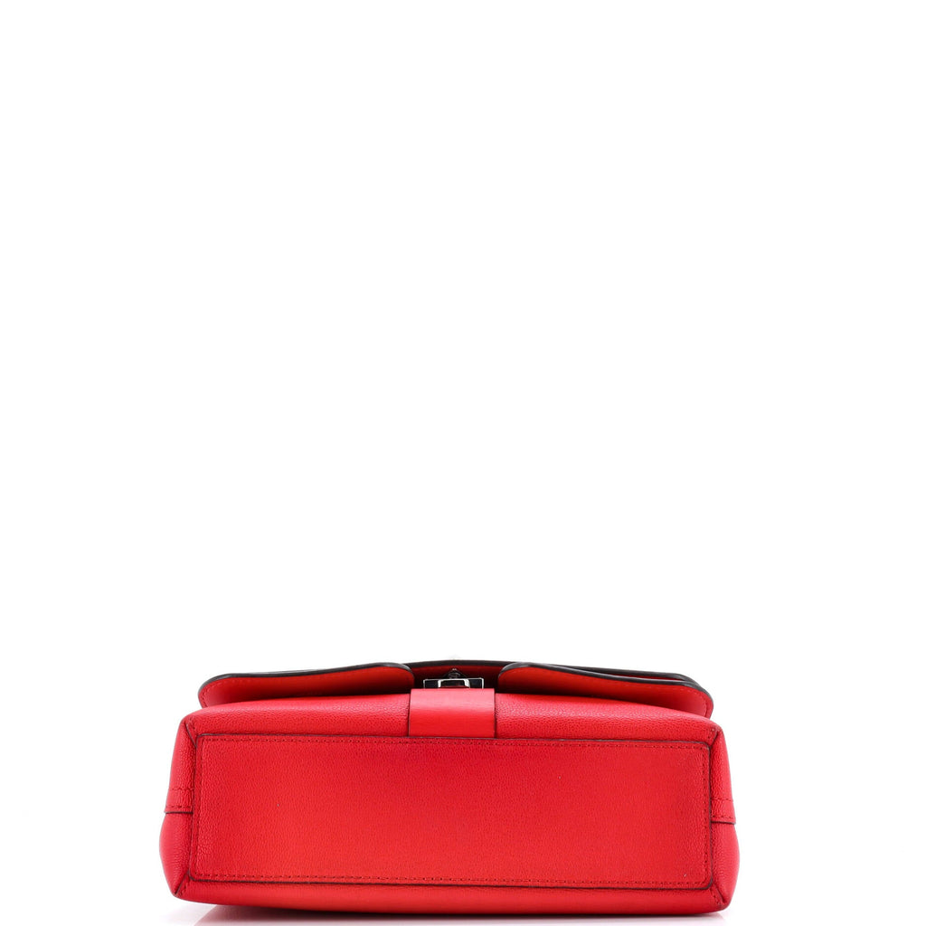 Very Chain Bag Monogram Leather