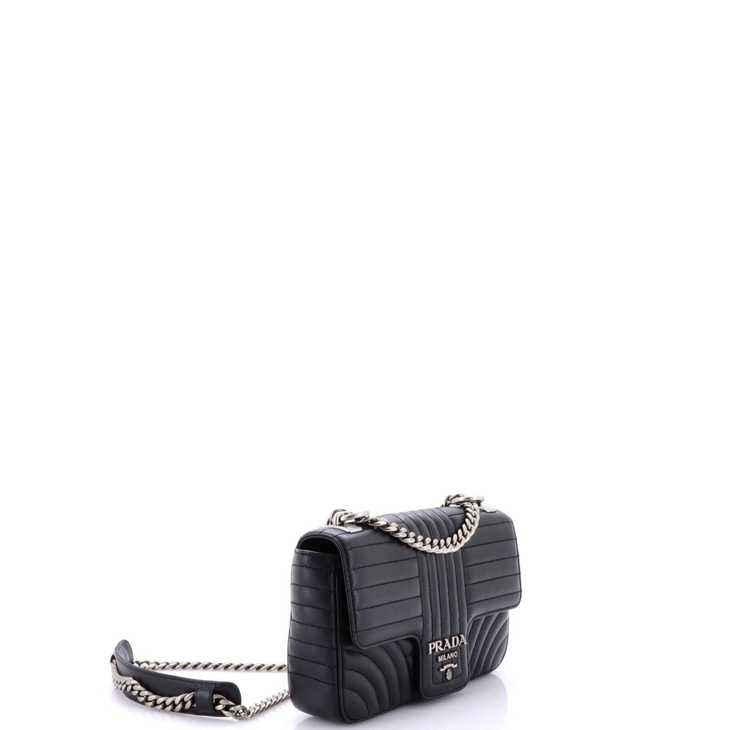 Chain Flap Shoulder Bag Diagramme Quilted Leather Medium