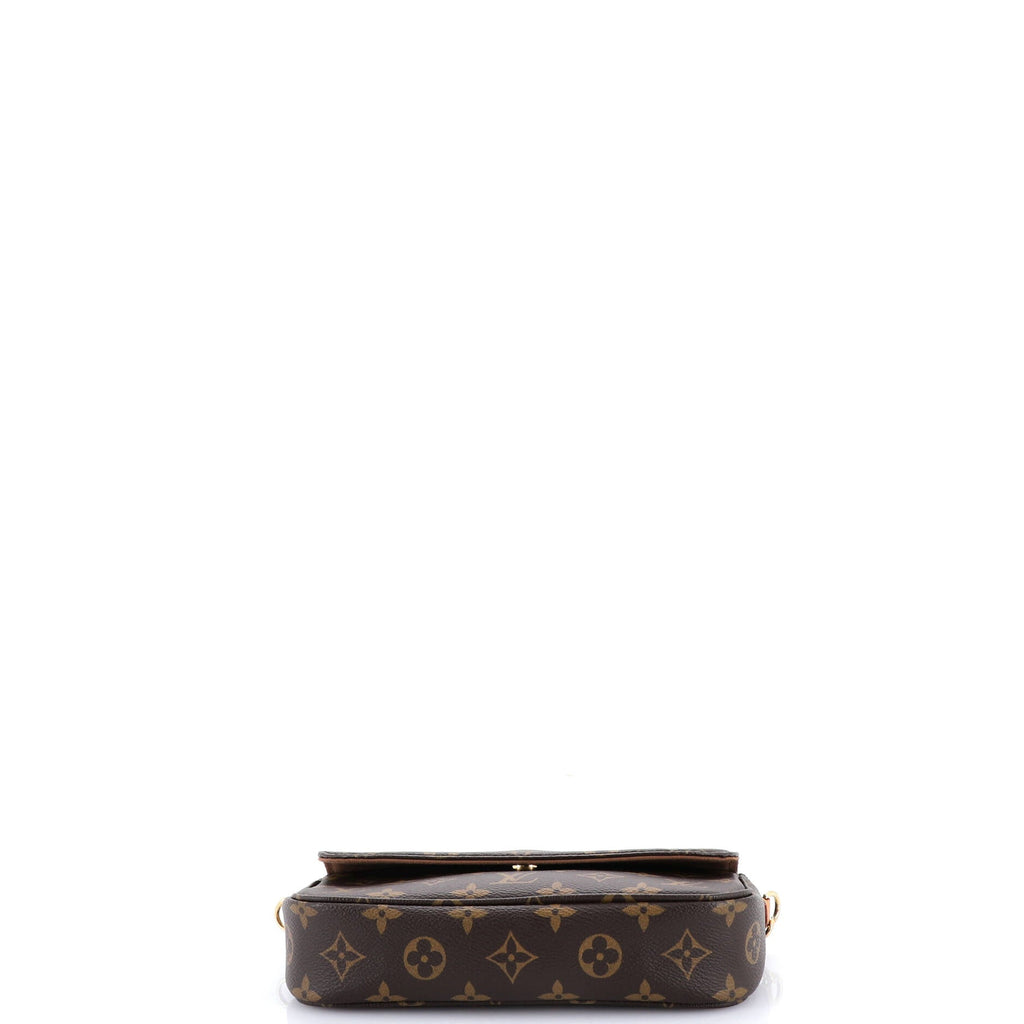 Ivy Wallet on Chain Monogram Canvas