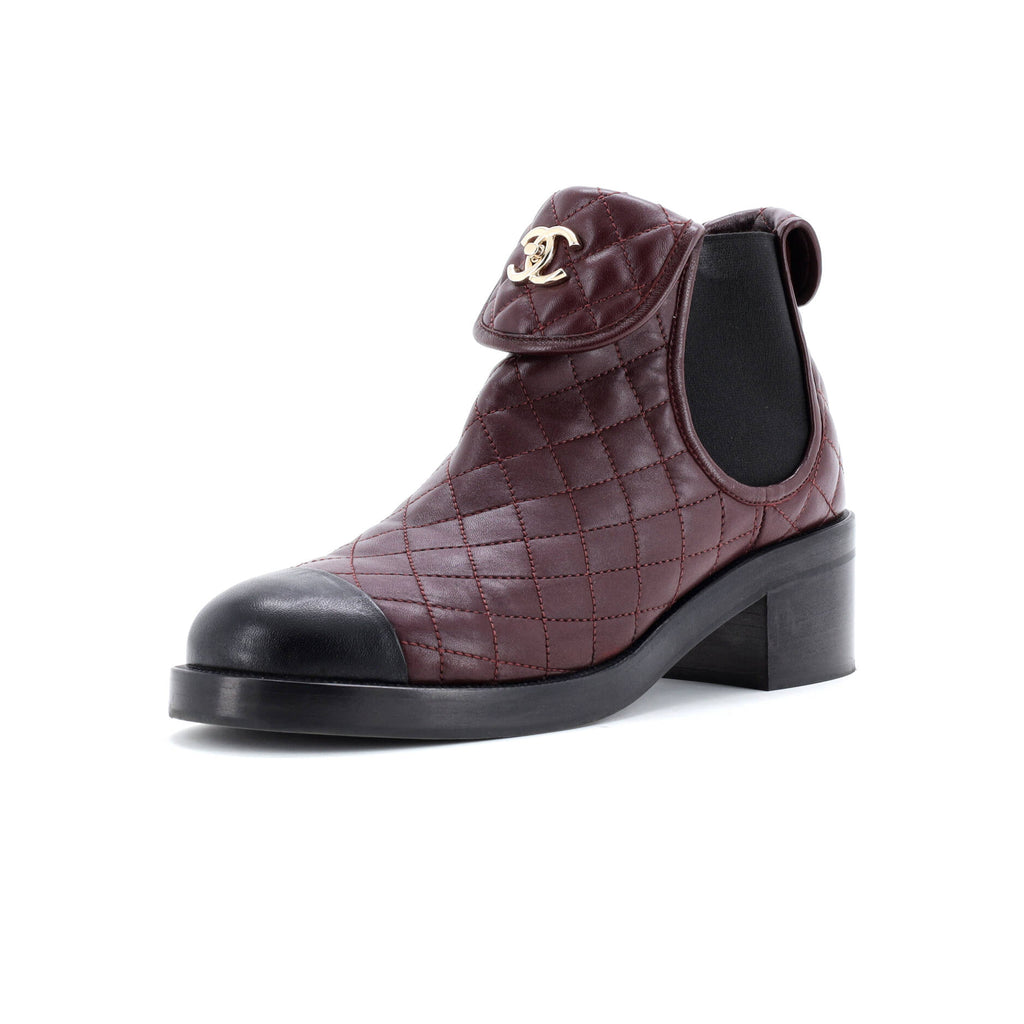 Women's CC Turnlock Cap Toe Ankle Boots Quilted Leather