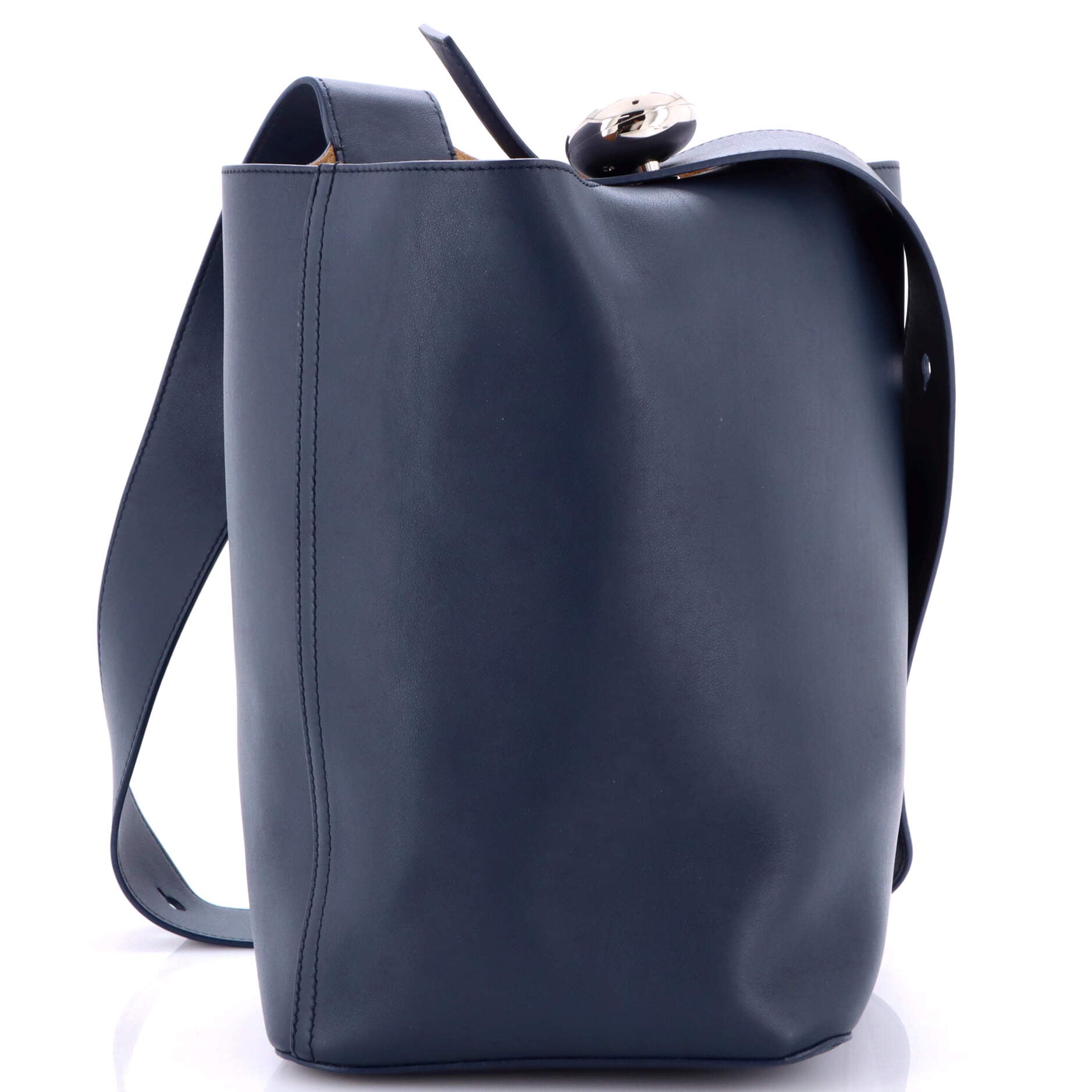 Pebble Bucket Bag Leather Medium