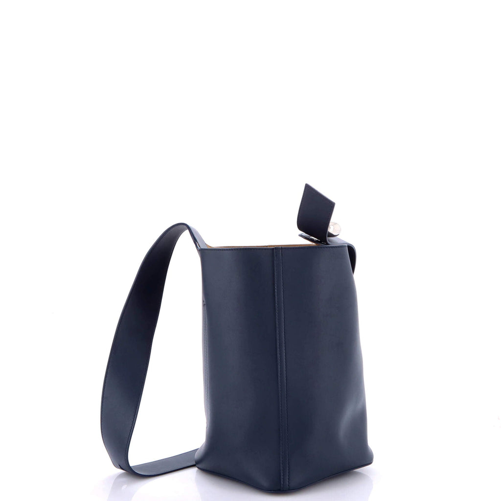 Pebble Bucket Bag Leather Medium