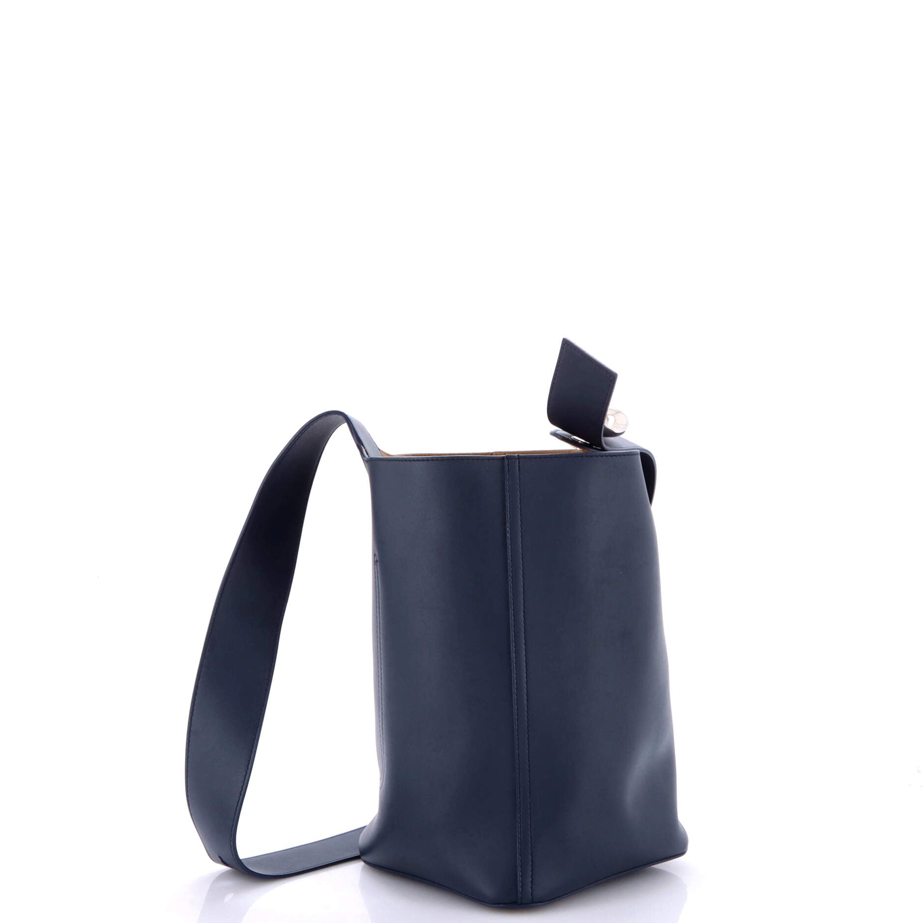 Pebble Bucket Bag Leather Medium