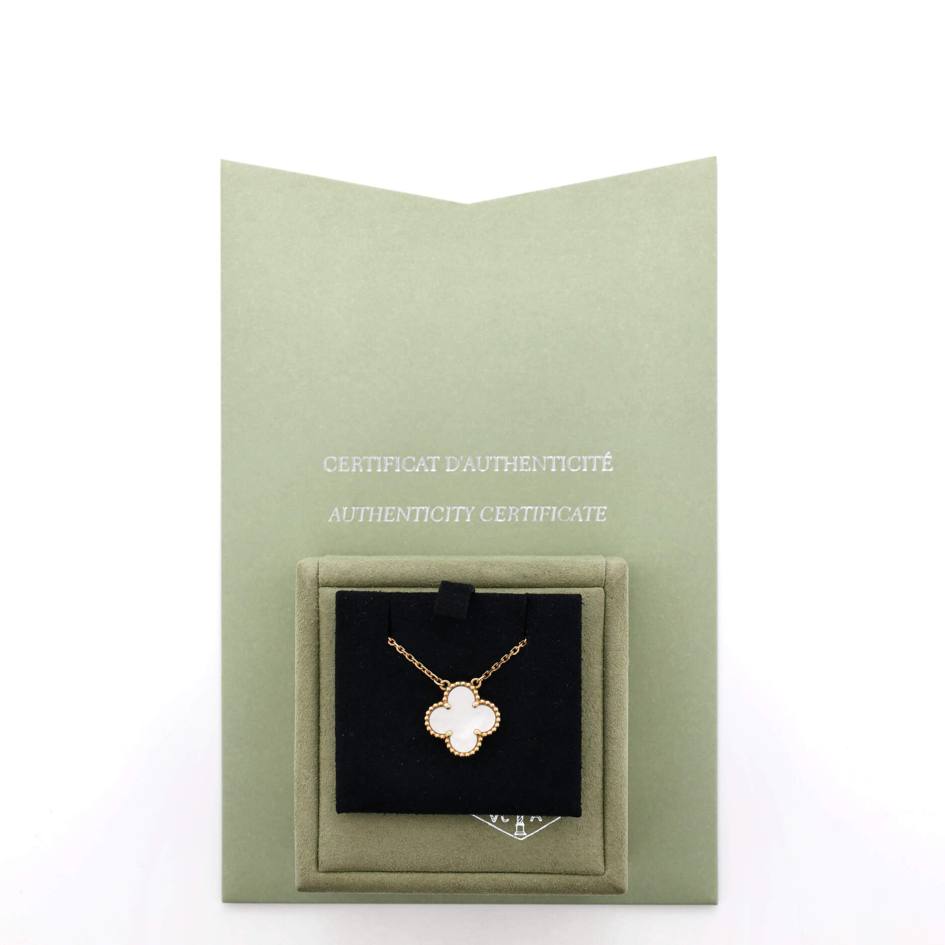 Vintage Alhambra Pendant Necklace 18K Yellow Gold and Mother of Pearl