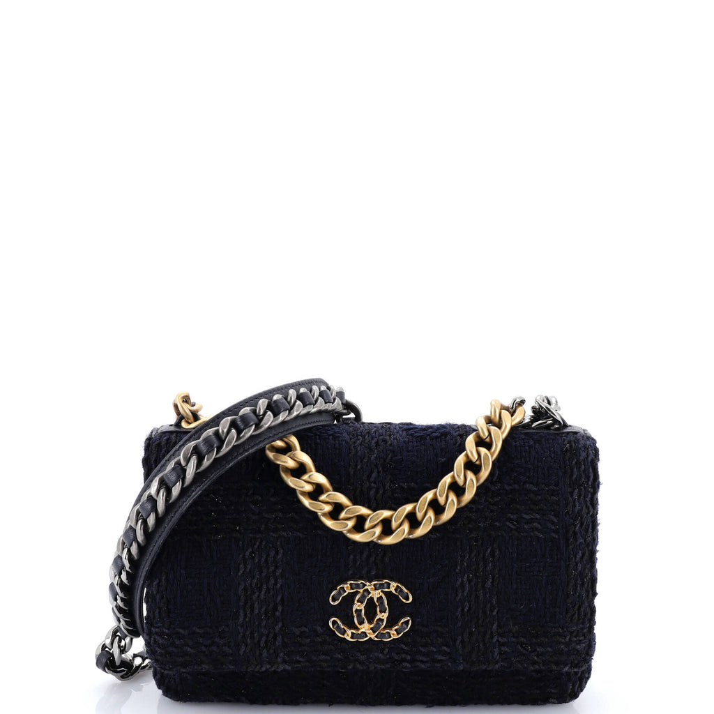 19 Wallet on Chain Quilted Tweed