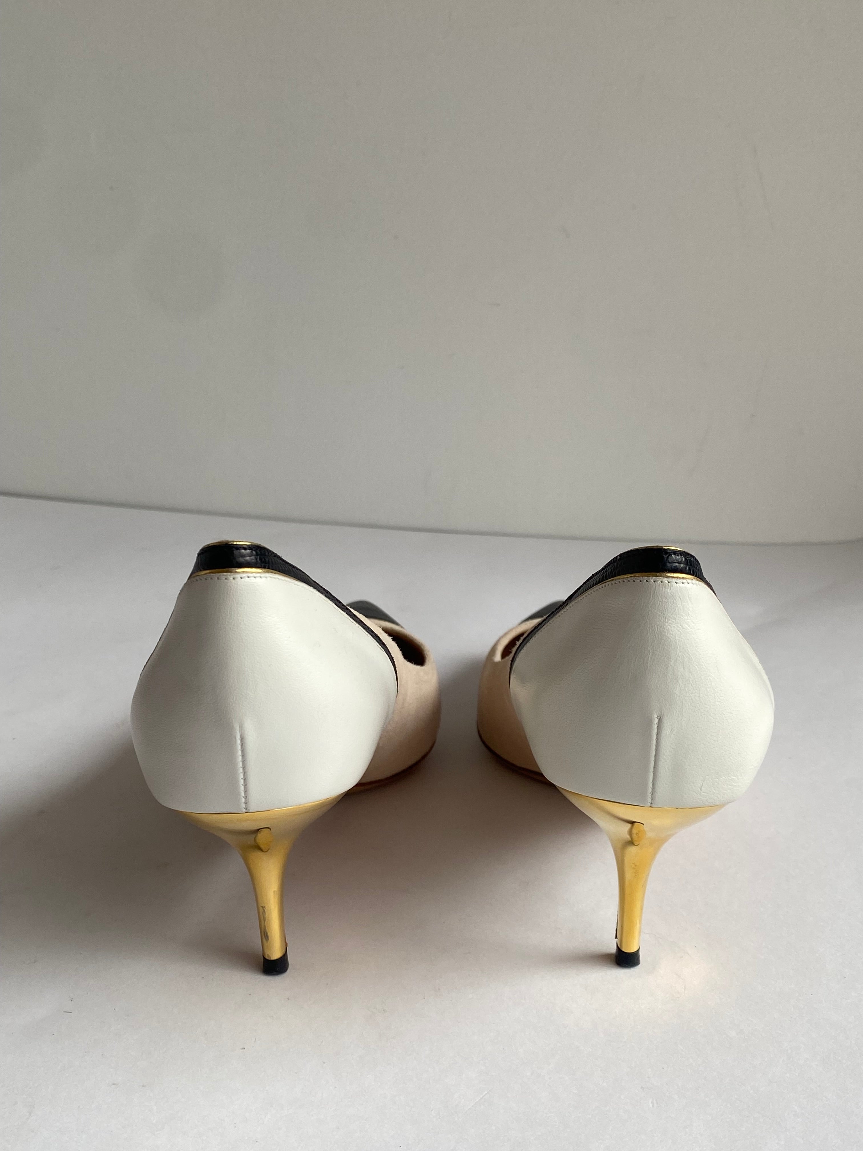 Ferragamo Beige Suede Pump - 9B