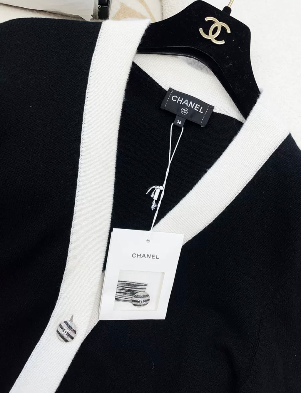 Chanel 24C black and white cashmere igan size 36