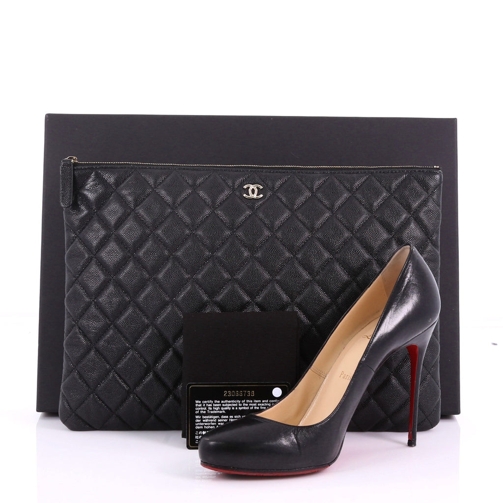 O Case Clutch Quilted Caviar Medium