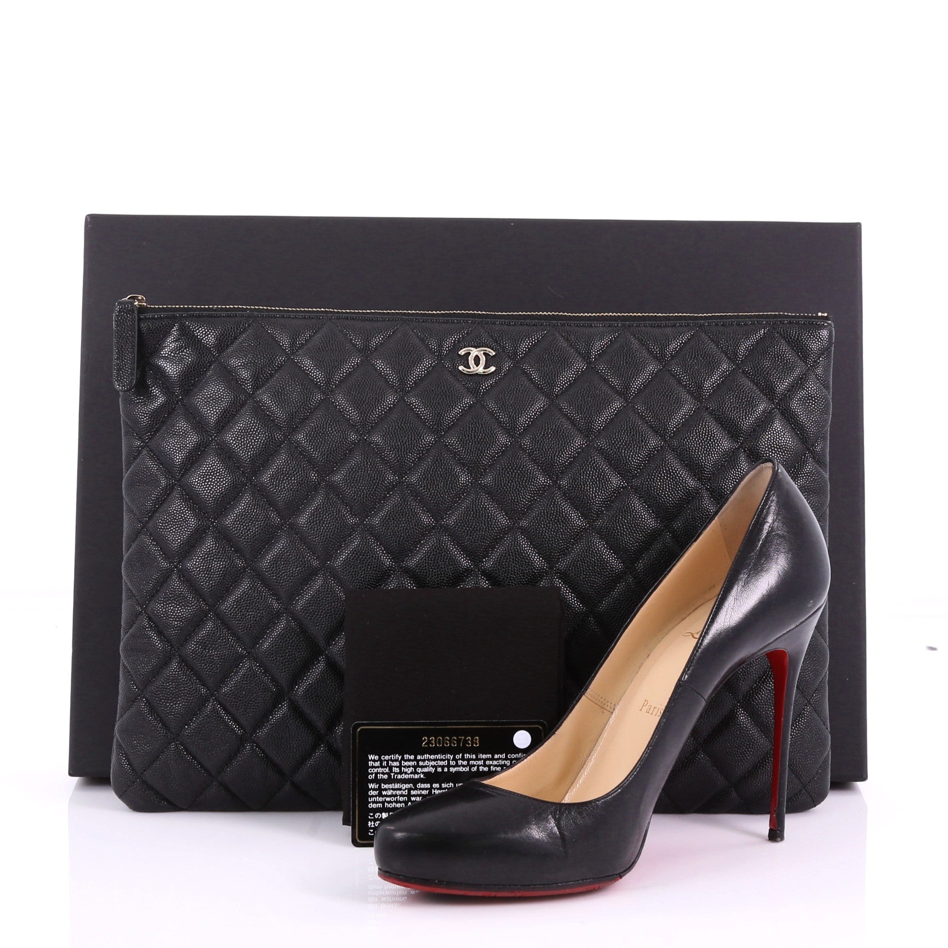 O Case Clutch Quilted Caviar Medium