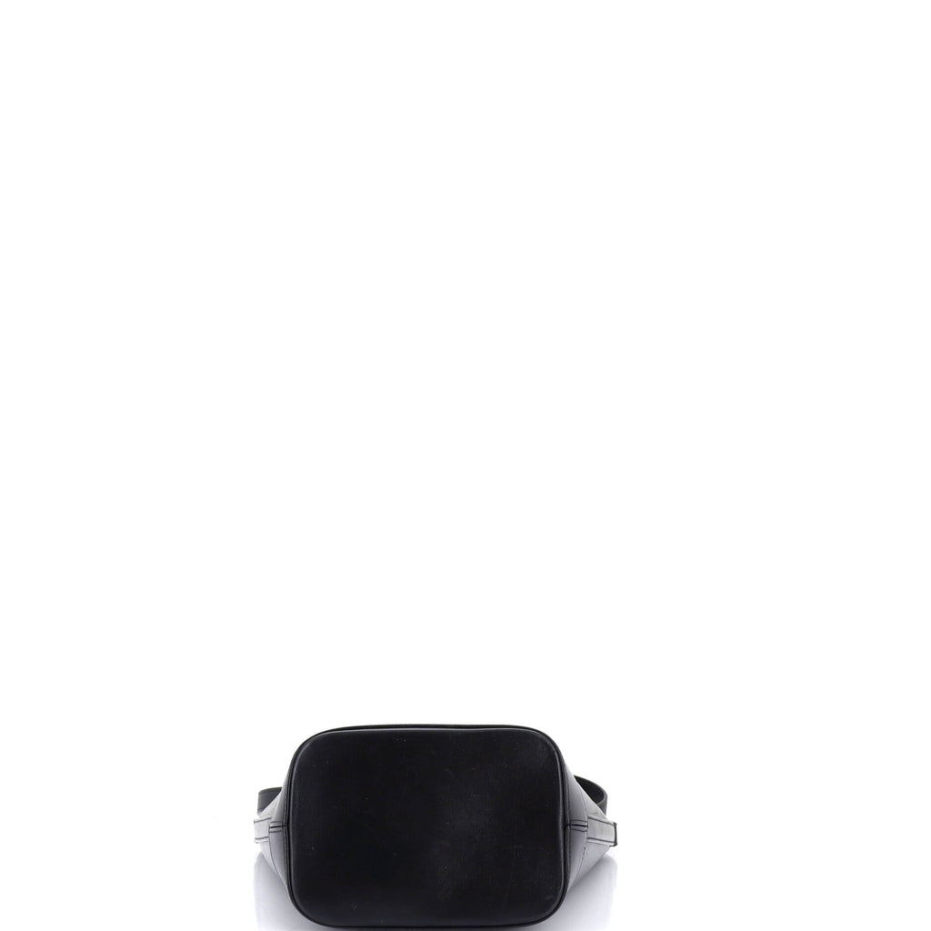 Cuir Triomphe Bucket Bag Leather Small