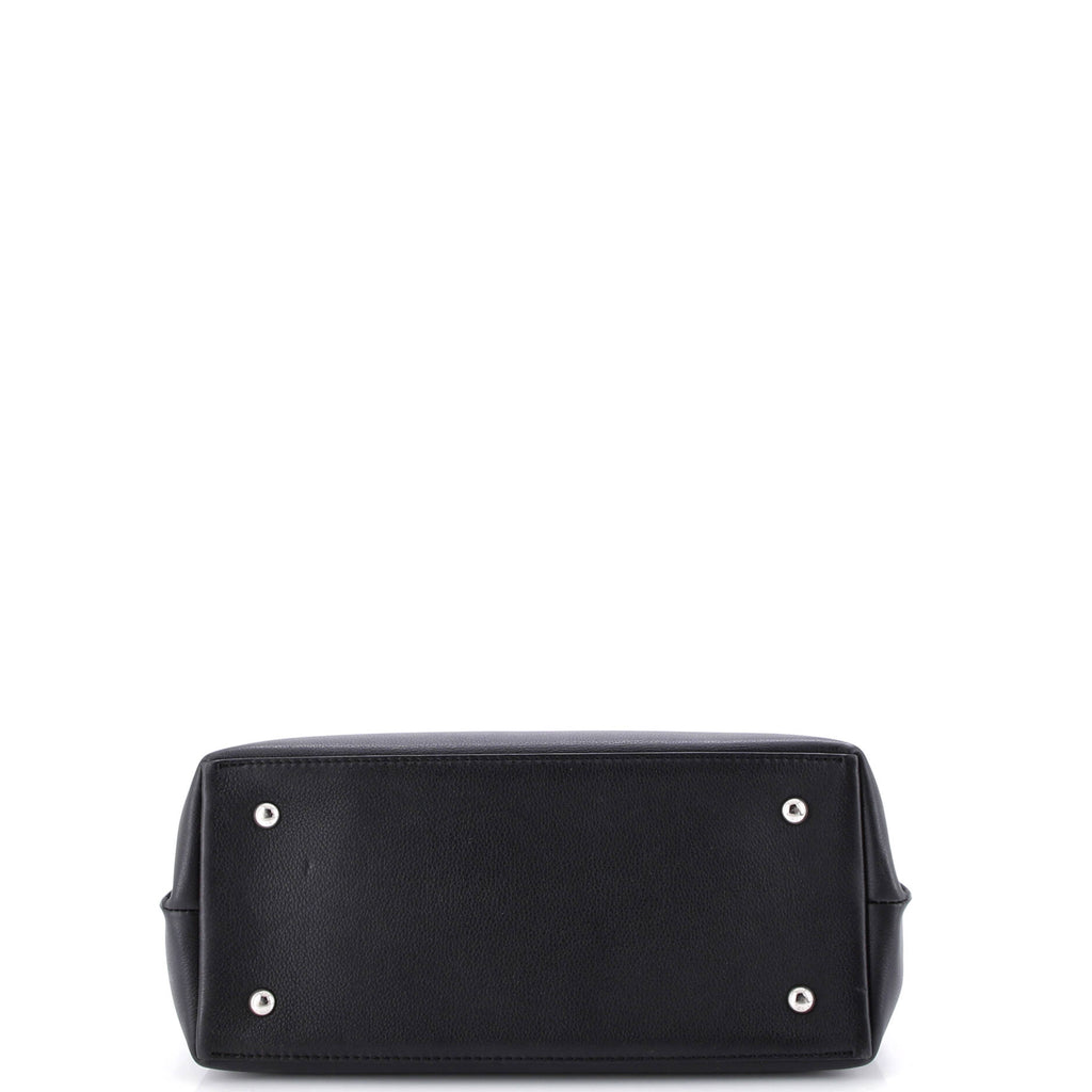 Lockme Ever Handbag Leather MM