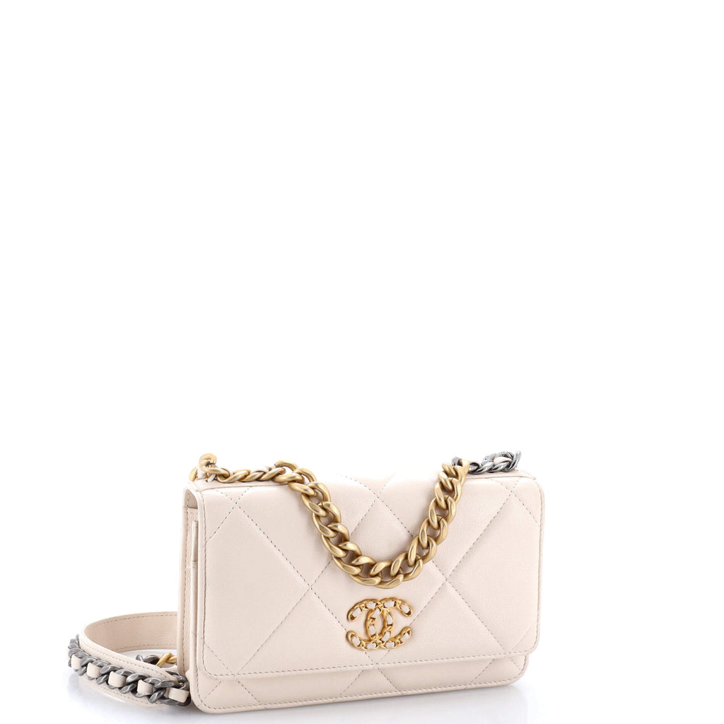 19 Wallet on Chain Quilted Lambskin