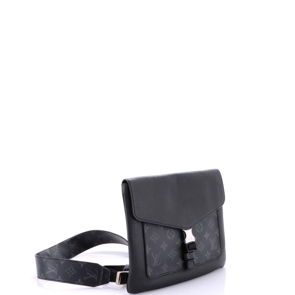 Outdoor Flap Messenger Monogram Taigarama