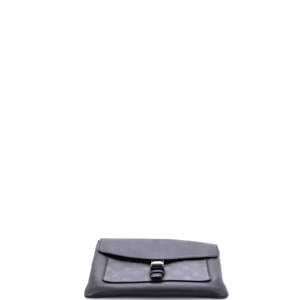 Outdoor Flap Messenger Monogram Taigarama