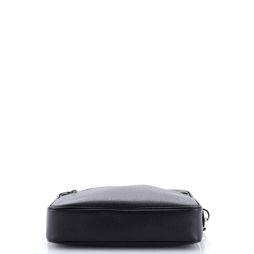 Kasai Clutch Taiga Leather