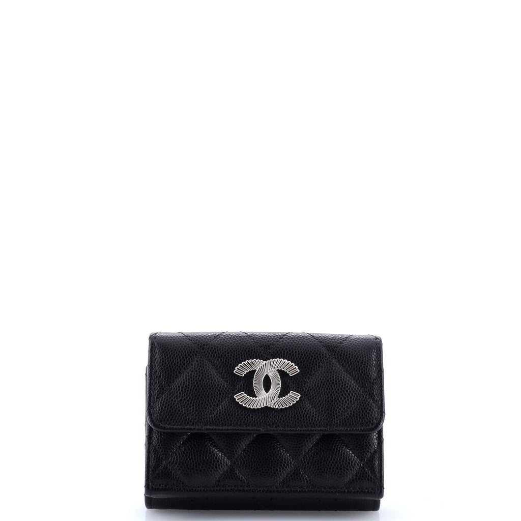 Textured CC Flap Wallet Quilted Caviar Small