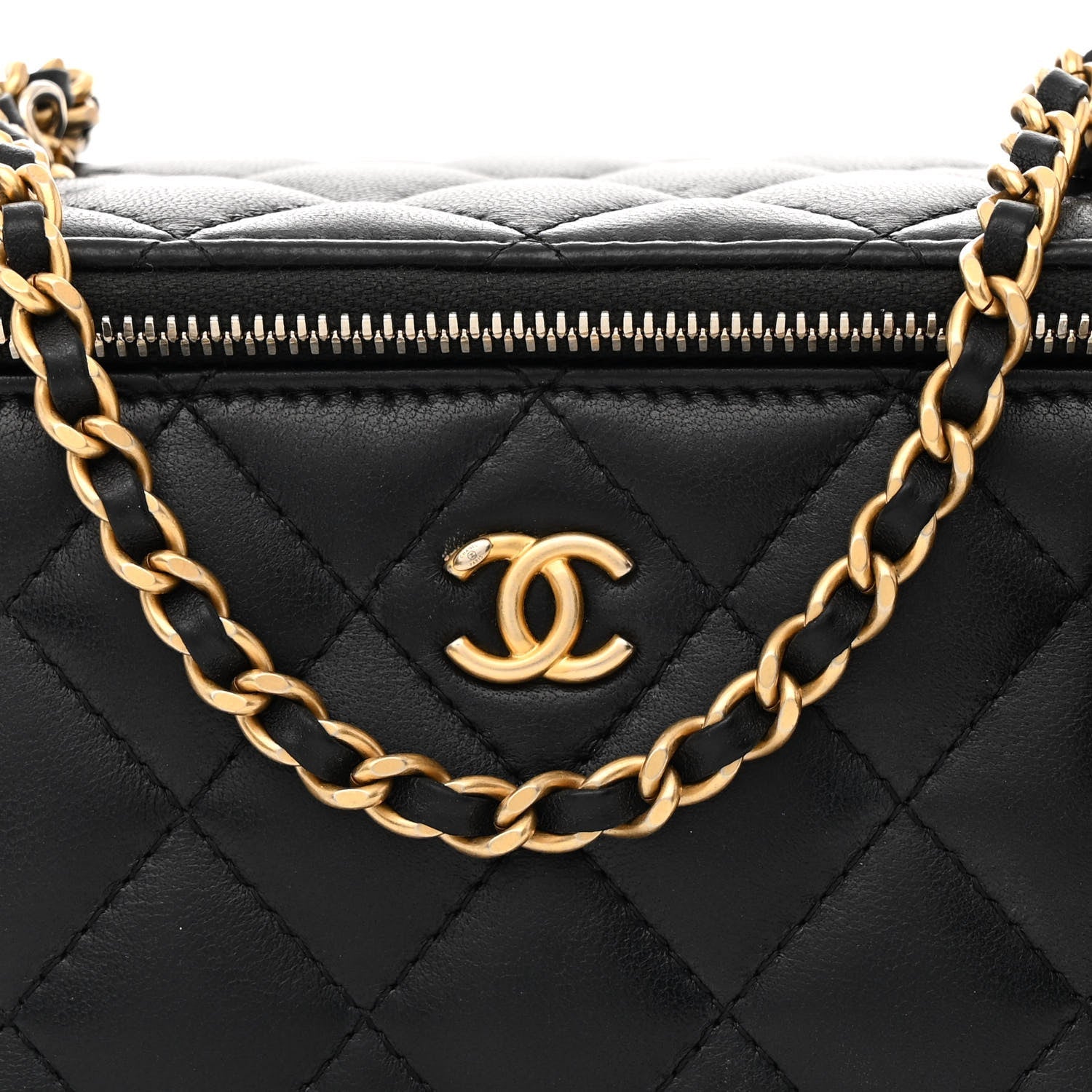 Lambskin Quilted Pearl Crush Small Vanity Case With Chain Black