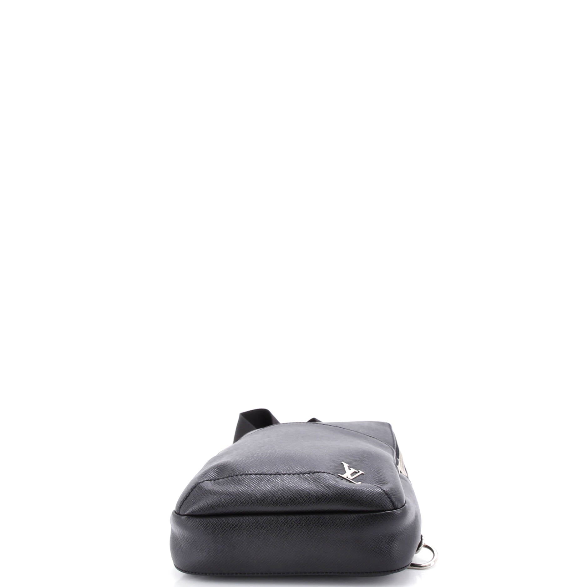 Avenue Sling Bag Taiga Leather
