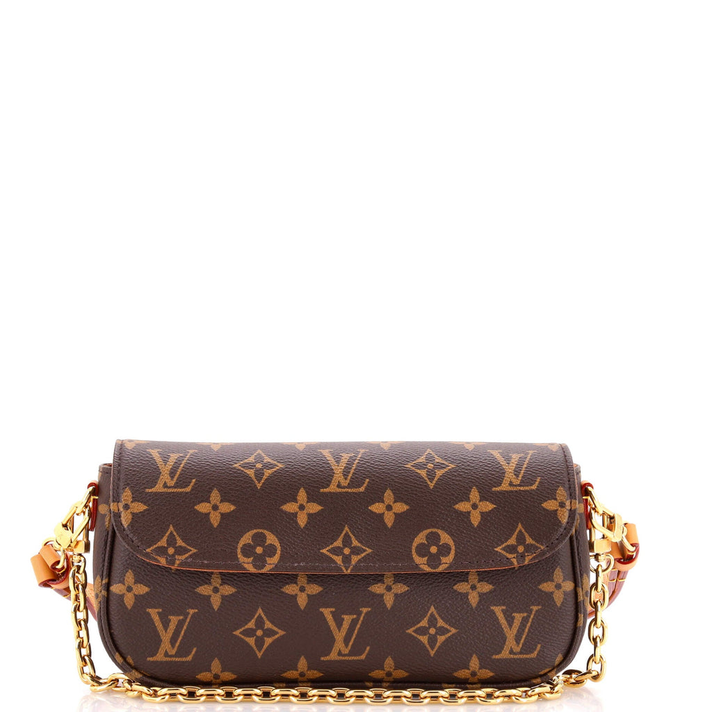 Ivy Wallet on Chain Monogram Canvas