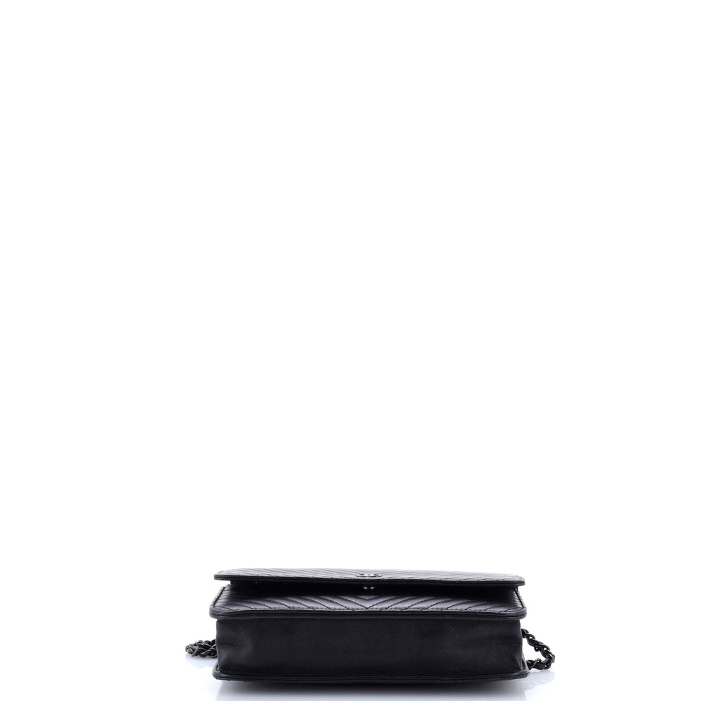 So Black Wallet on Chain Chevron Lambskin