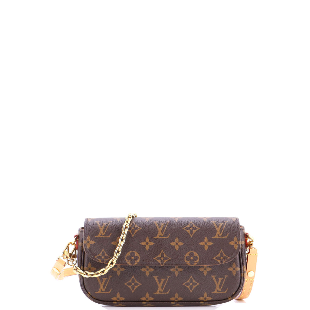 Ivy Wallet on Chain Monogram Canvas