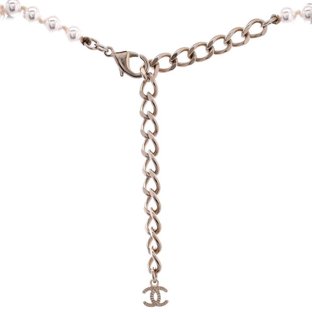 CC Short Pendant Necklace Faux Pearls with Metal and Crystals