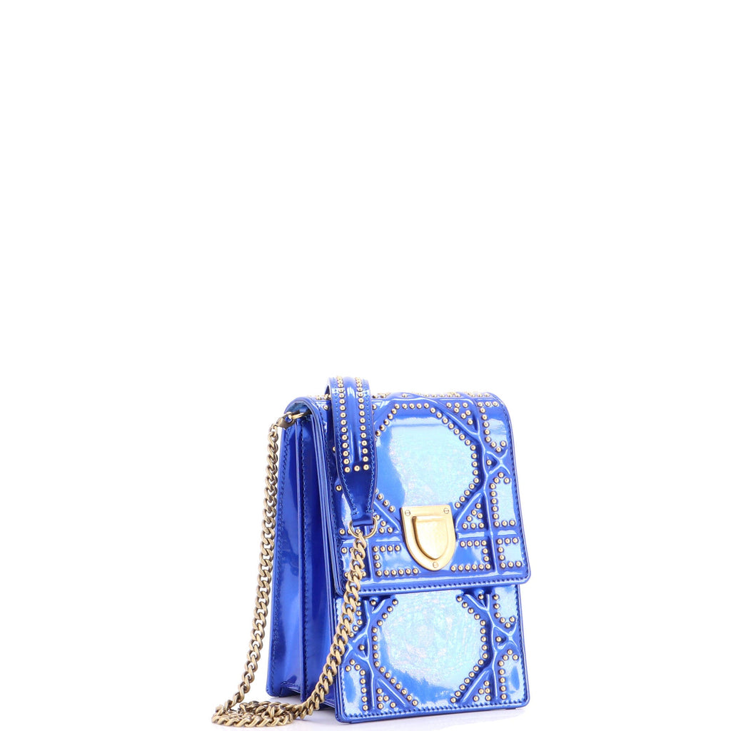 Diorama Vertical Clutch on Chain Studded Patent