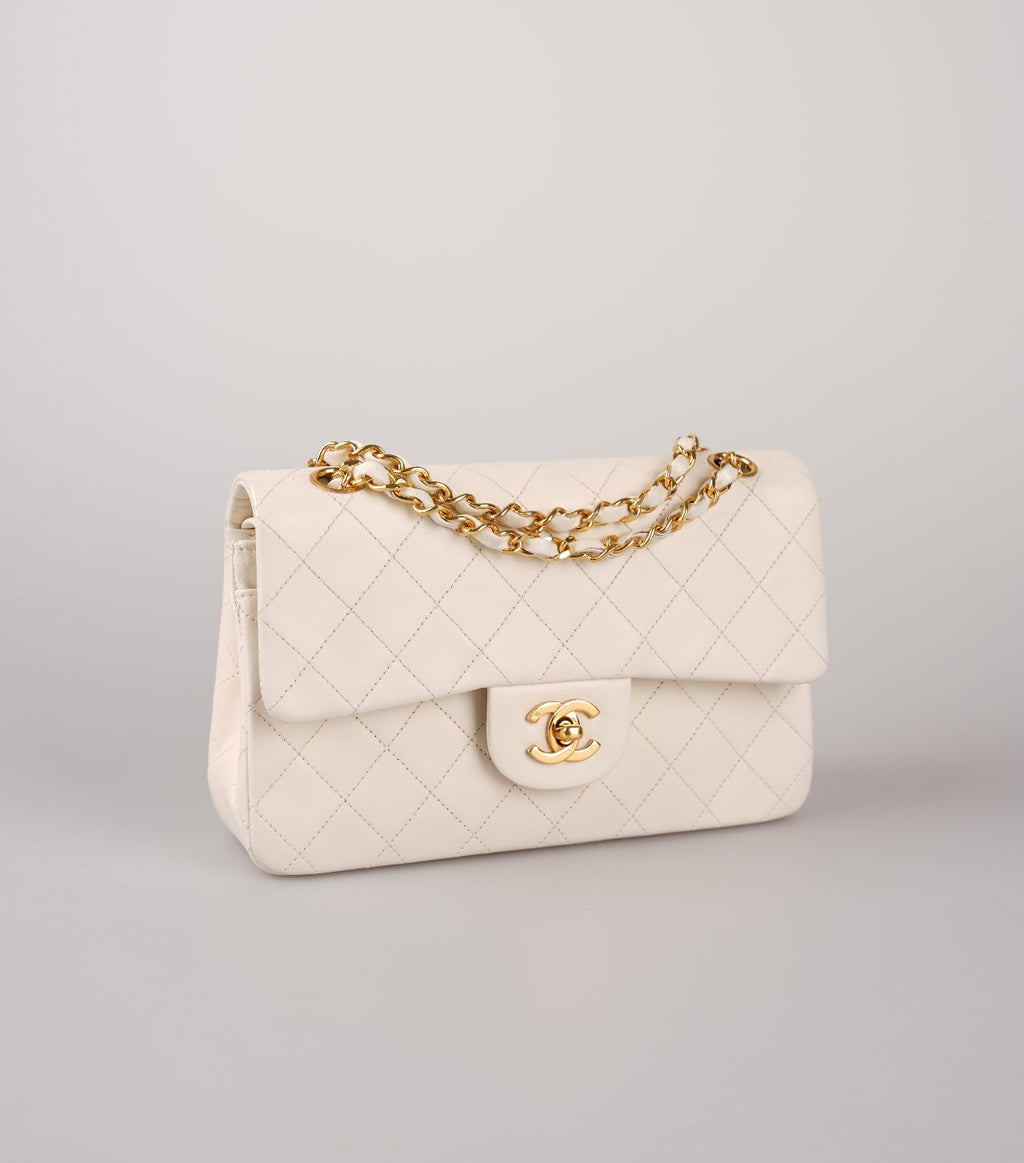 Chanel Medium Vintage White Classic Double Flap Bag in Lambskin with gold hardware