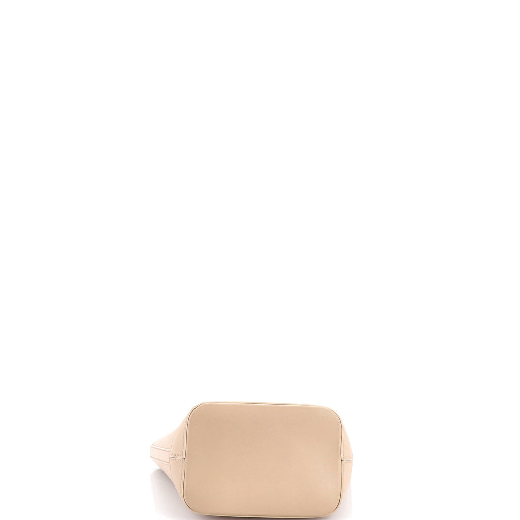 Cuir Triomphe Bucket Bag Leather Small