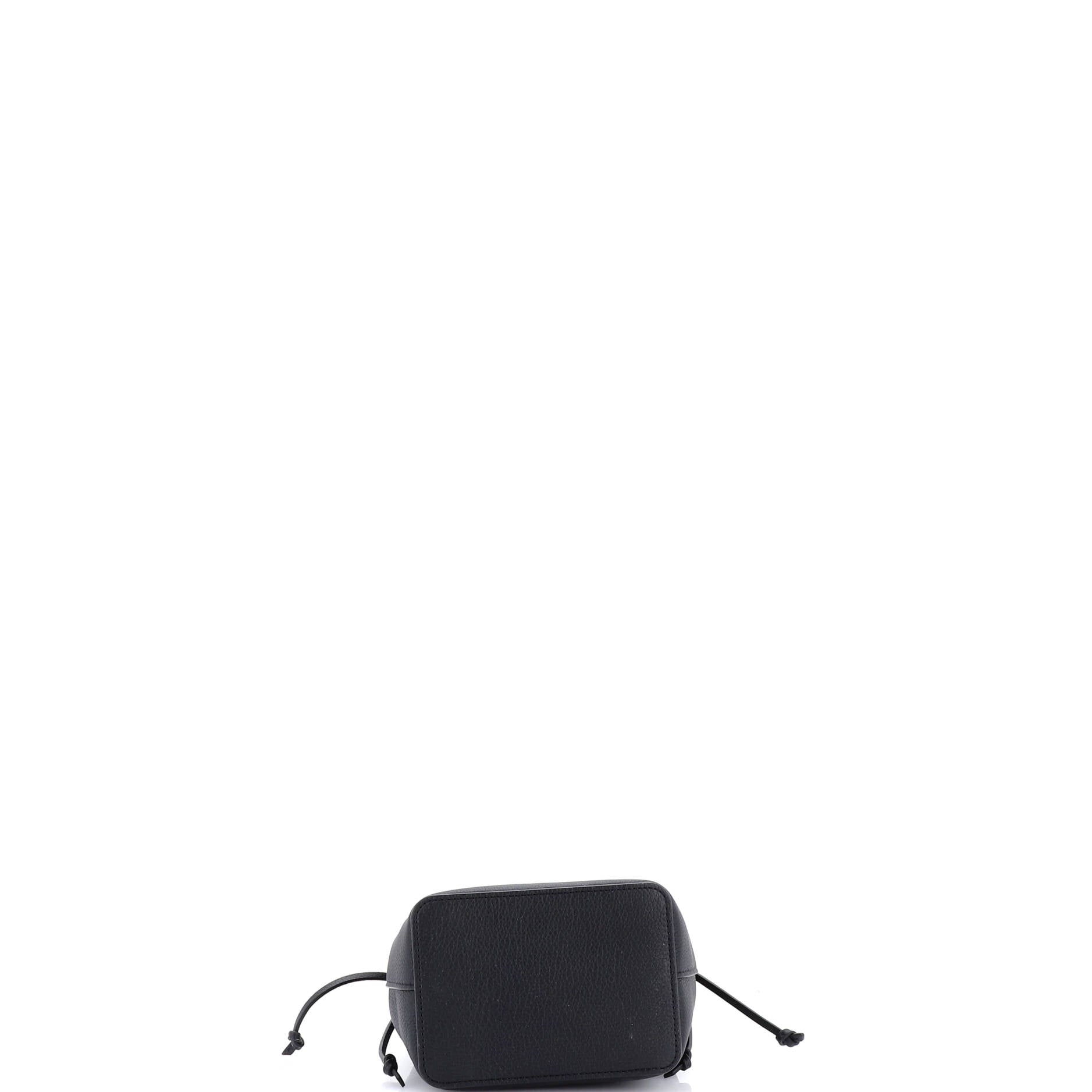 Lockme Bucket Bag Leather Nano