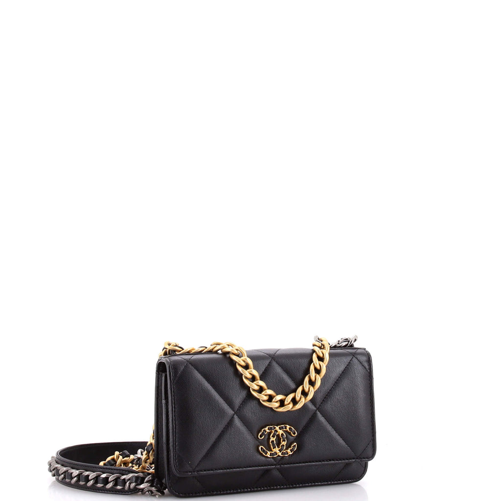 19 Wallet on Chain Quilted Goatskin