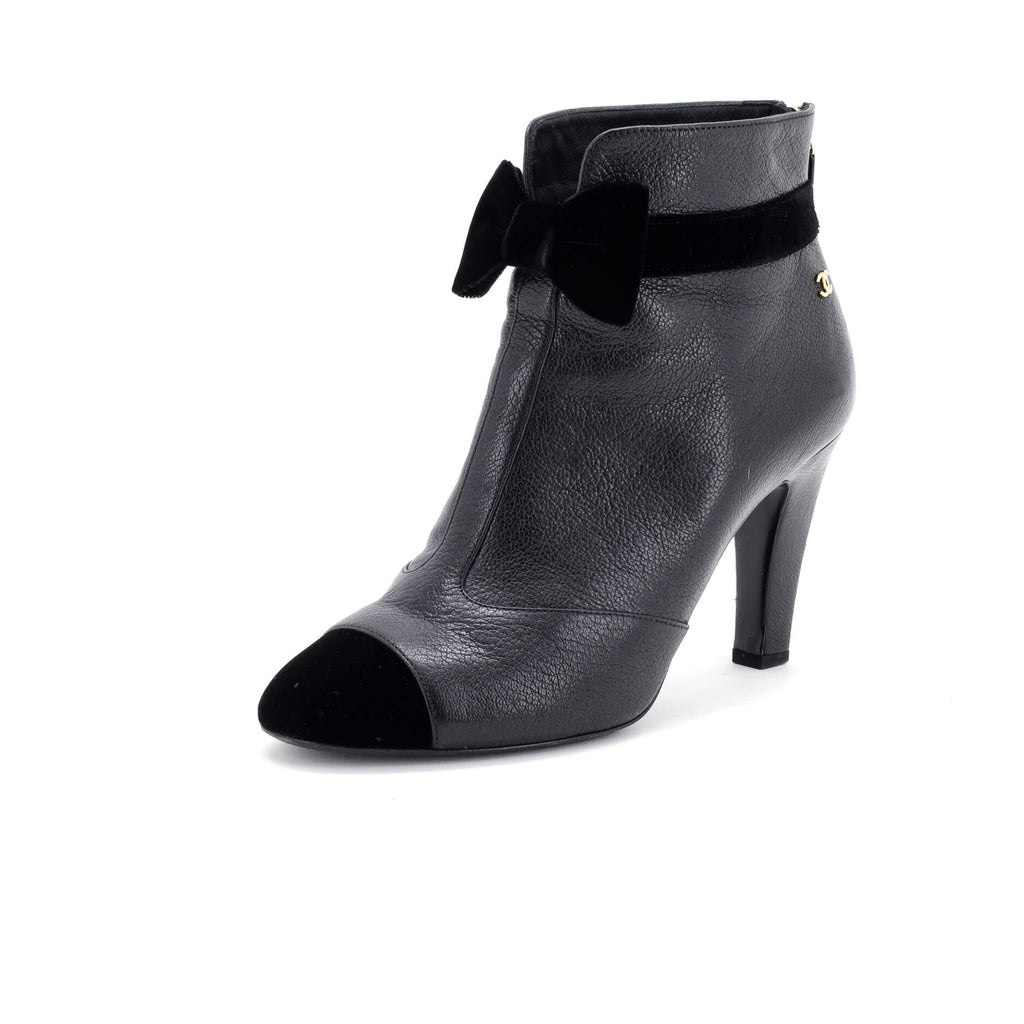 Women's CC Bow Cap Toe Heeled Boots Leather