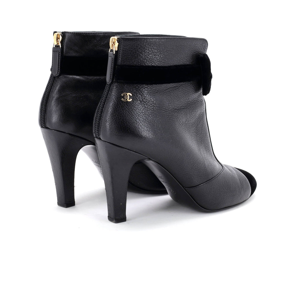 Women's CC Bow Cap Toe Heeled Boots Leather