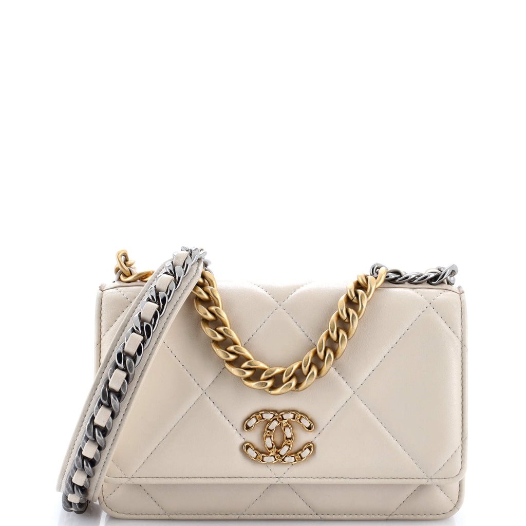 19 Wallet on Chain Quilted Lambskin