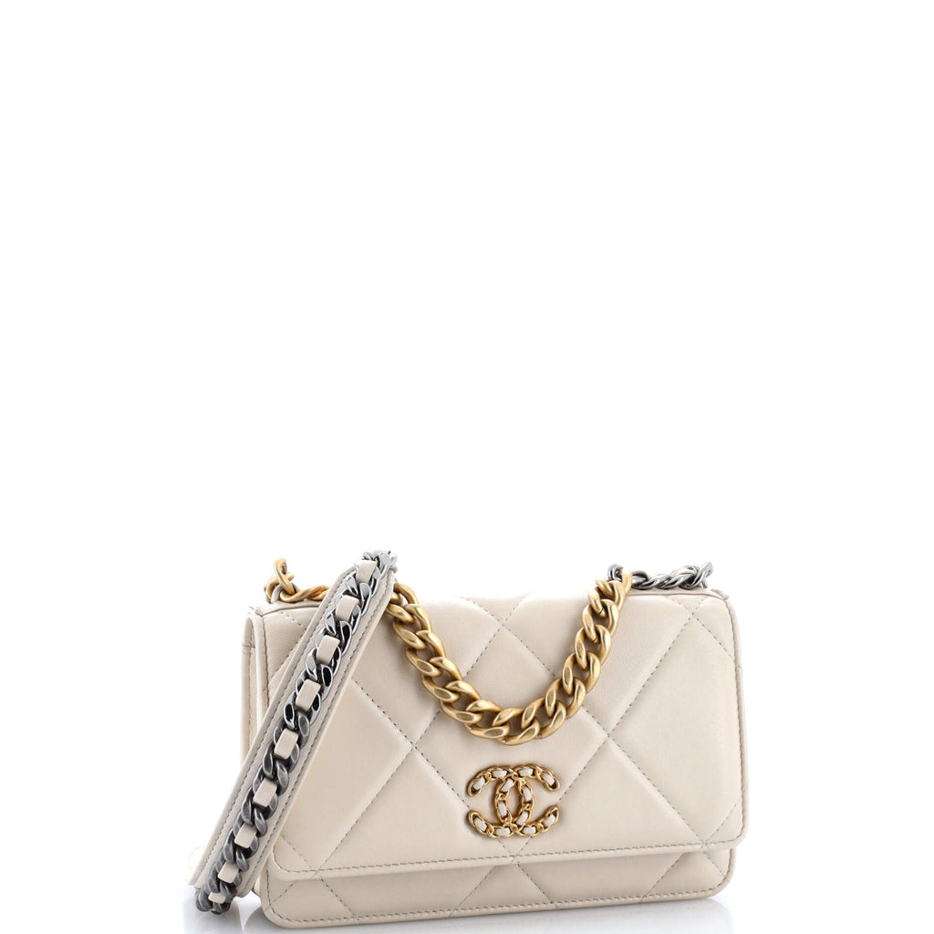 19 Wallet on Chain Quilted Lambskin