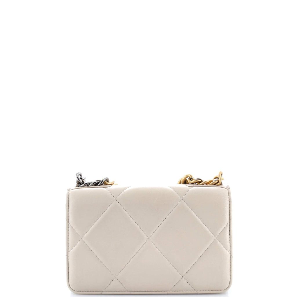 19 Wallet on Chain Quilted Lambskin